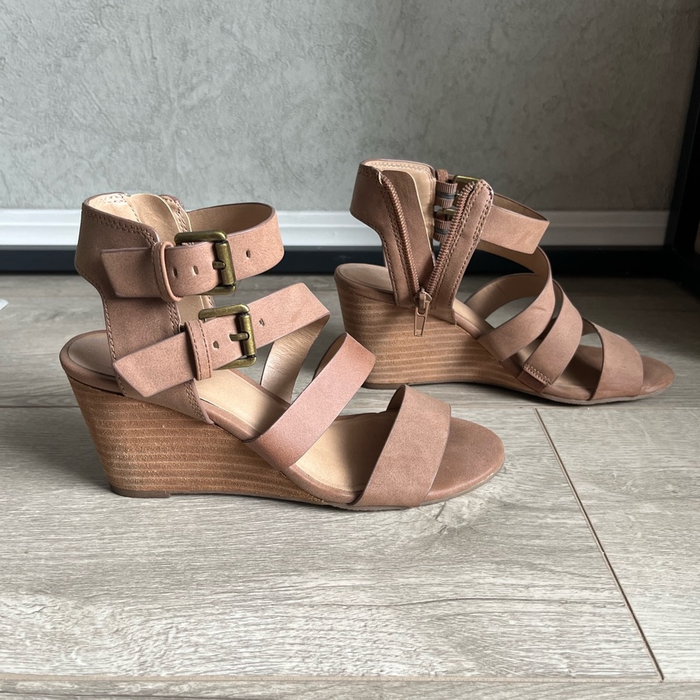 Women’s wedge sandals